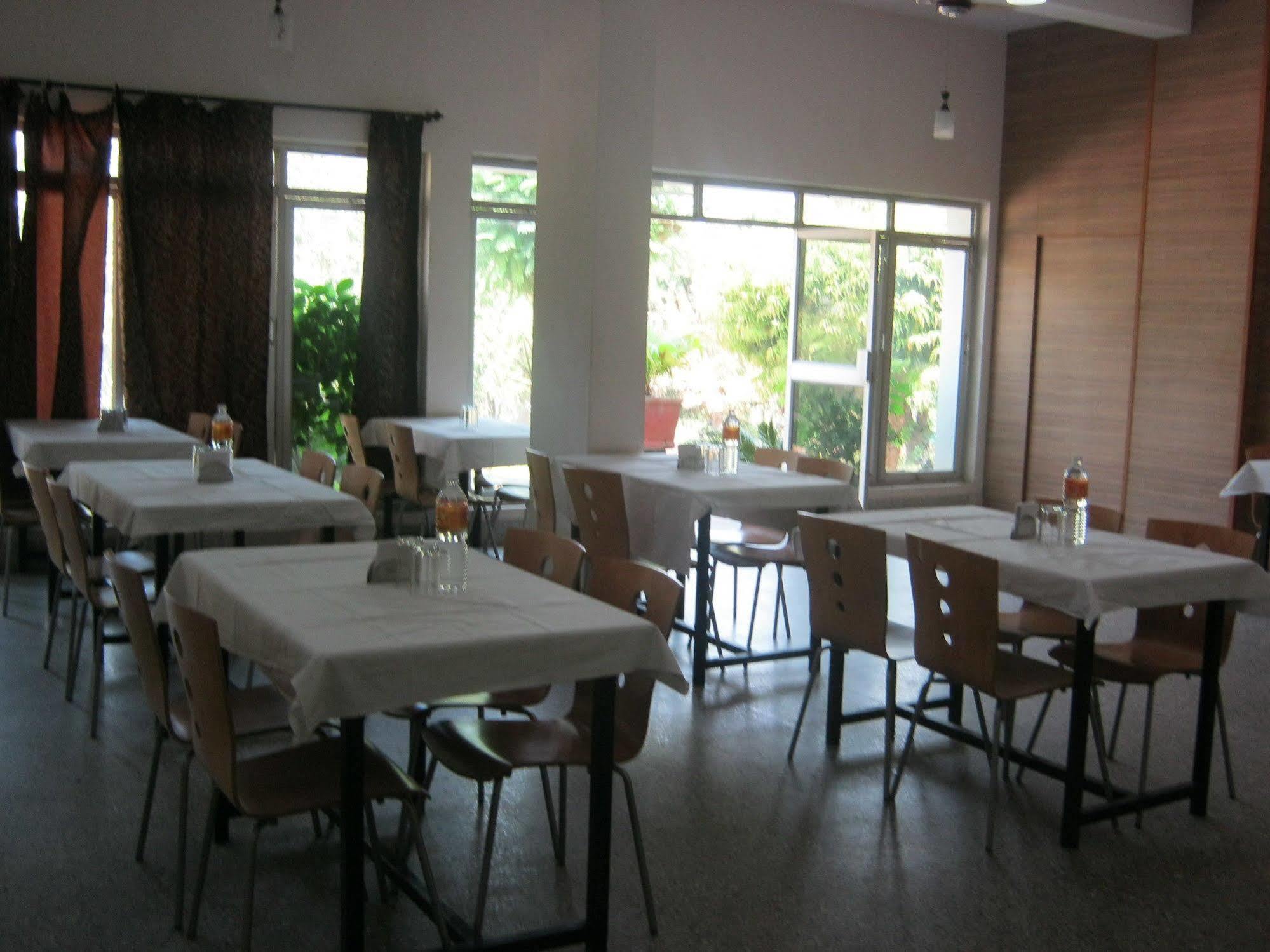 Kstdc Hotel Mayura Kauvery Krs Hosa Kannambādi Extérieur photo